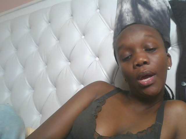 Naughtypetite1 live cam on BongaCams
