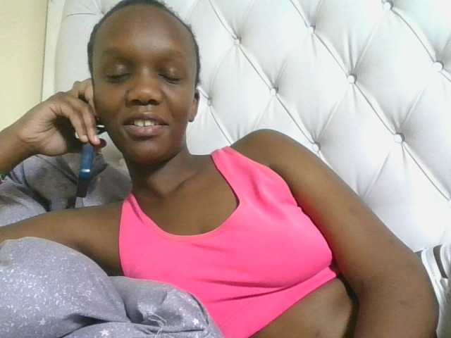 Naughtypetite1 live cam on BongaCams