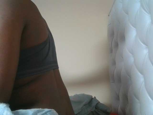 Naughtypetite1 live cam on BongaCams