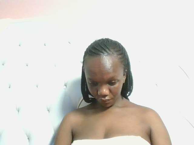 Naughtypetite1 live cam on BongaCams