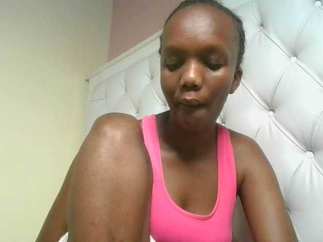 Naughtypetite1 live cam on BongaCams