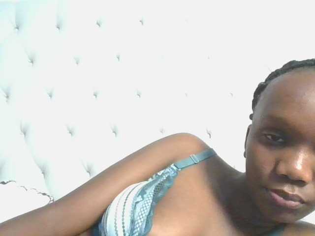 Naughtypetite1 live cam on BongaCams