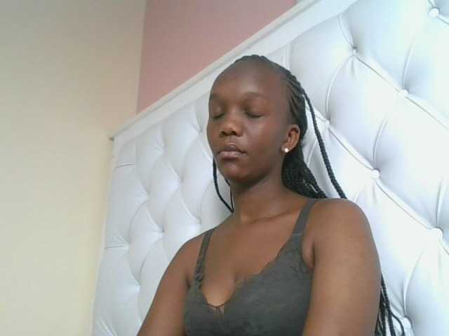 Naughtypetite1 live cam on BongaCams