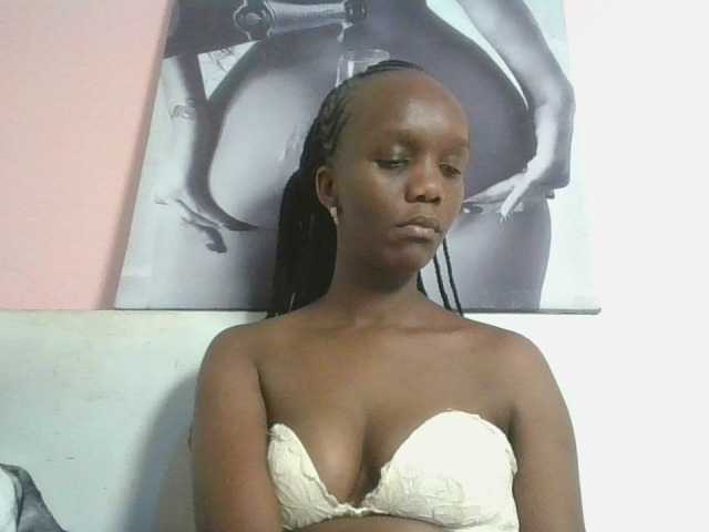 Naughtypetite1 live cam on BongaCams