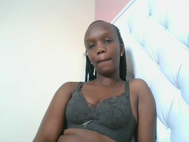 Naughtypetite1 live cam on BongaCams