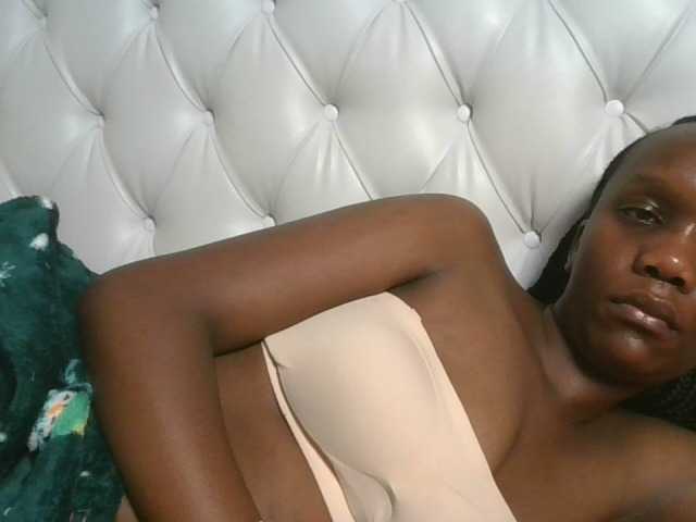 Naughtypetite1 live cam on BongaCams