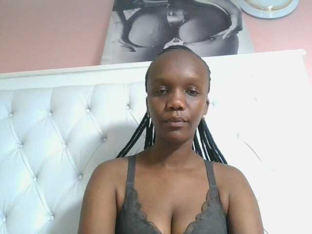 Naughtypetite1 live cam on BongaCams