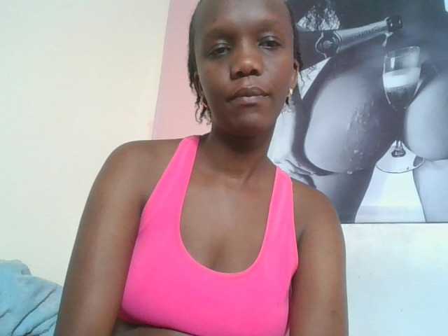 Naughtypetite1 live cam on BongaCams