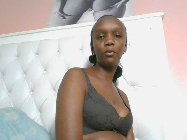 Naughtypetite1 live cam on BongaCams