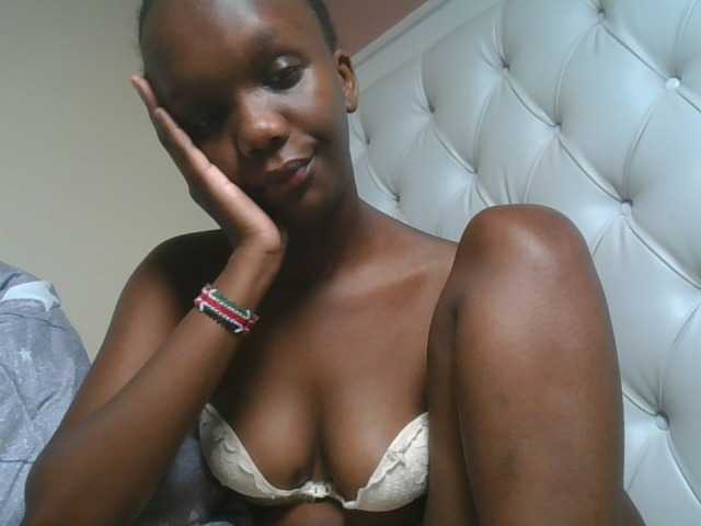 Naughtypetite1 live cam on BongaCams