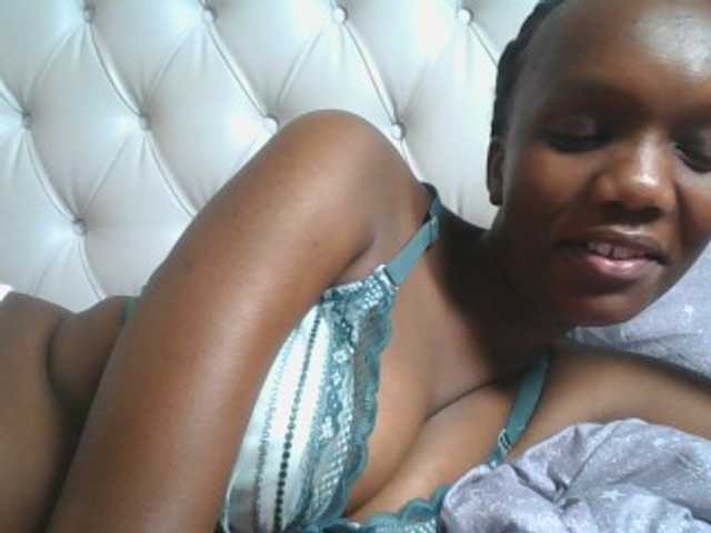 Naughtypetite1 live cam on BongaCams