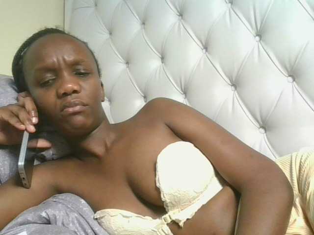 Naughtypetite1 live cam on BongaCams