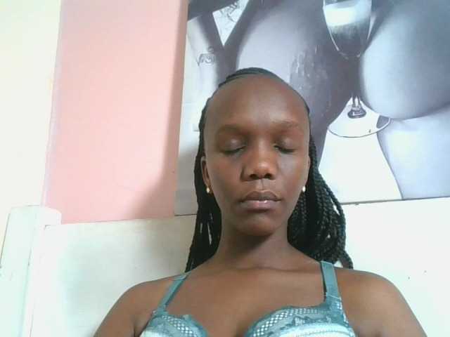 Naughtypetite1 live cam on BongaCams