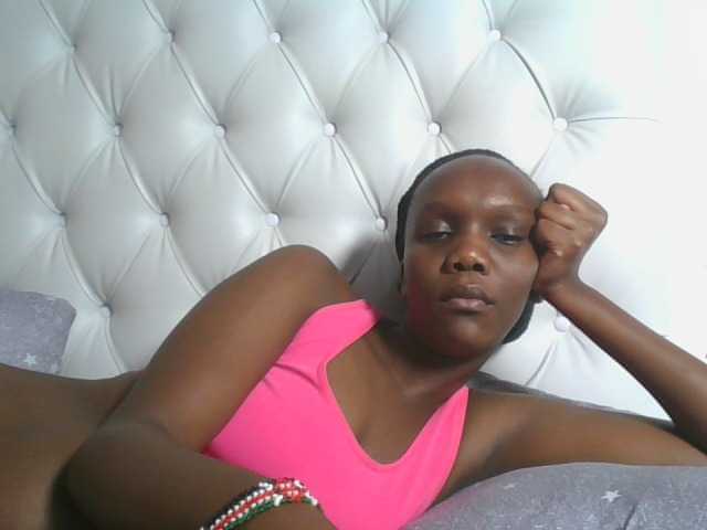 Naughtypetite1 live cam on BongaCams