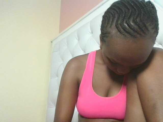 Naughtypetite1 live cam on BongaCams
