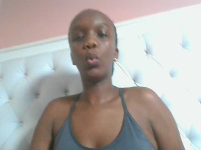 Naughtypetite1 live cam on BongaCams