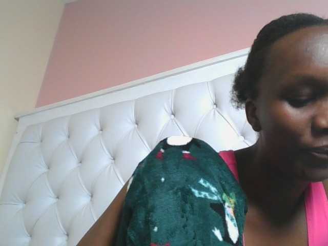 Naughtypetite1 live cam on BongaCams