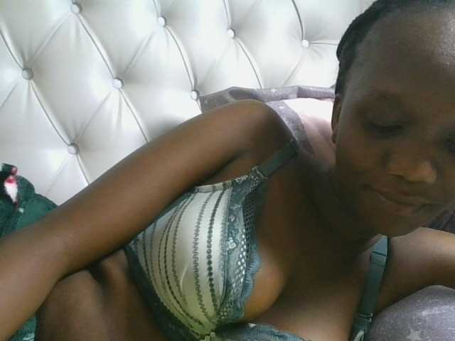 Naughtypetite1 live cam on BongaCams