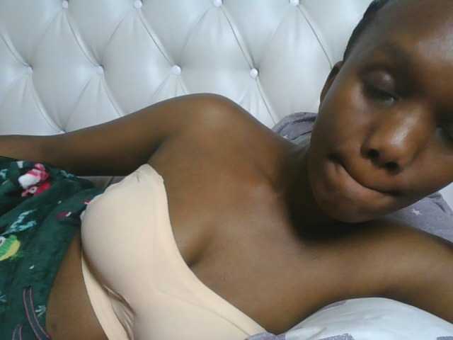 Naughtypetite1 live cam on BongaCams