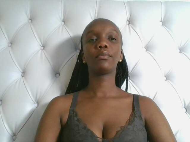 Naughtypetite1 live cam on BongaCams