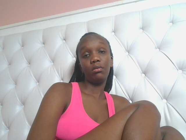 Naughtypetite1 live cam preview