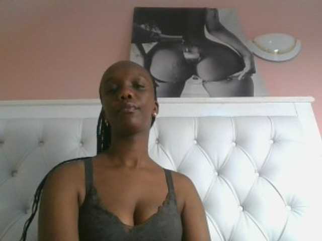 Naughtypetite1 live cam on BongaCams