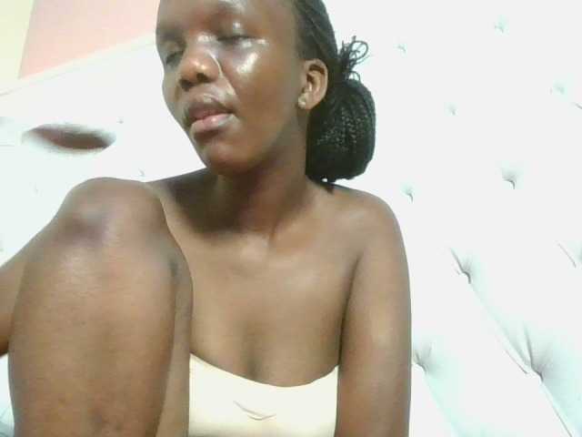 Naughtypetite1 live cam on BongaCams