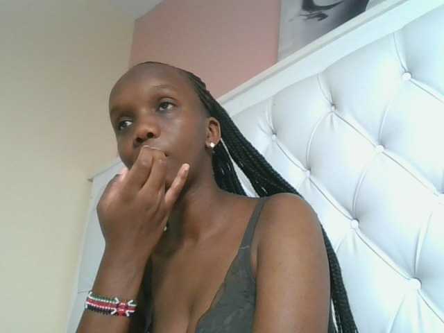 Naughtypetite1 live cam on BongaCams