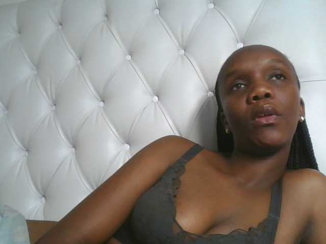 Naughtypetite1 live cam on BongaCams