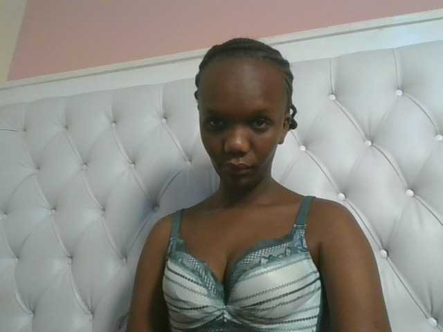 Naughtypetite1 live cam on BongaCams