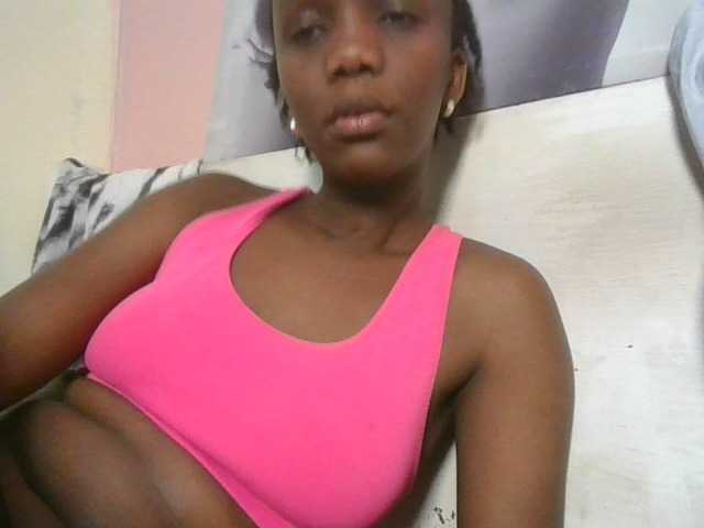 Naughtypetite1 live cam on BongaCams