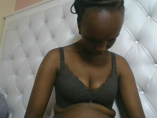 Naughtypetite1 live cam preview