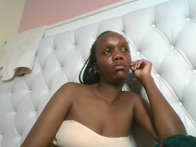 Naughtypetite1 on Bongacams