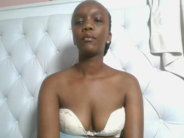 Naughtypetite1 live cam on BongaCams