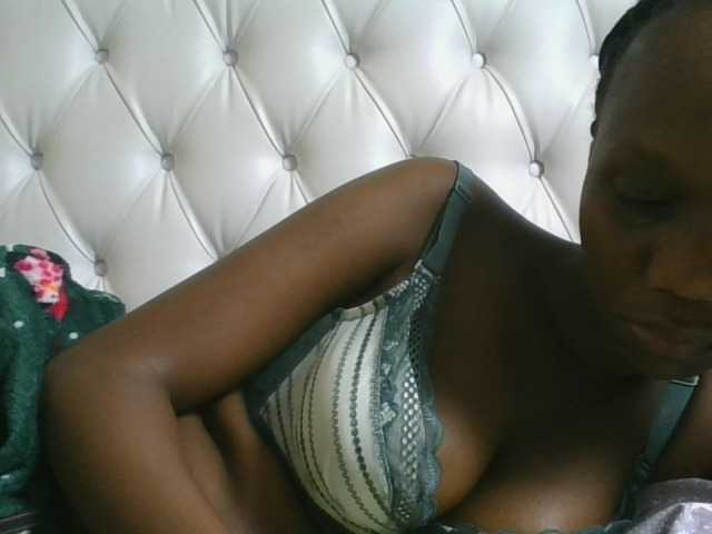 Naughtypetite1 live cam on BongaCams