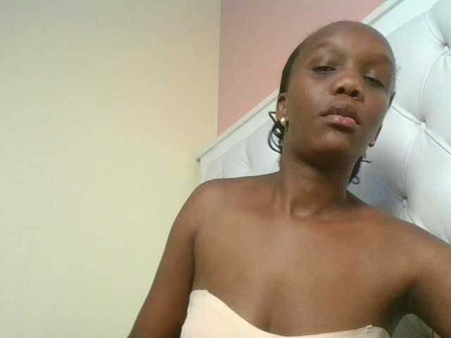 Naughtypetite1 live cam on BongaCams