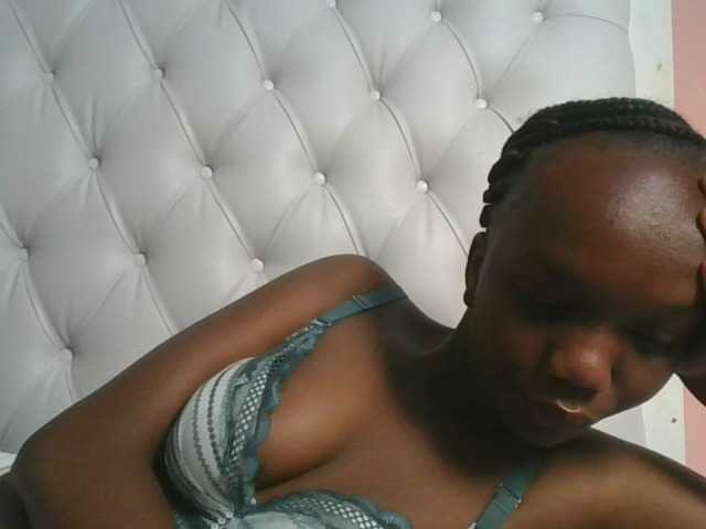 Naughtypetite1 live cam on BongaCams