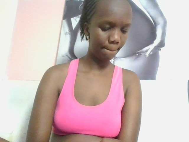 Naughtypetite1 live cam on BongaCams