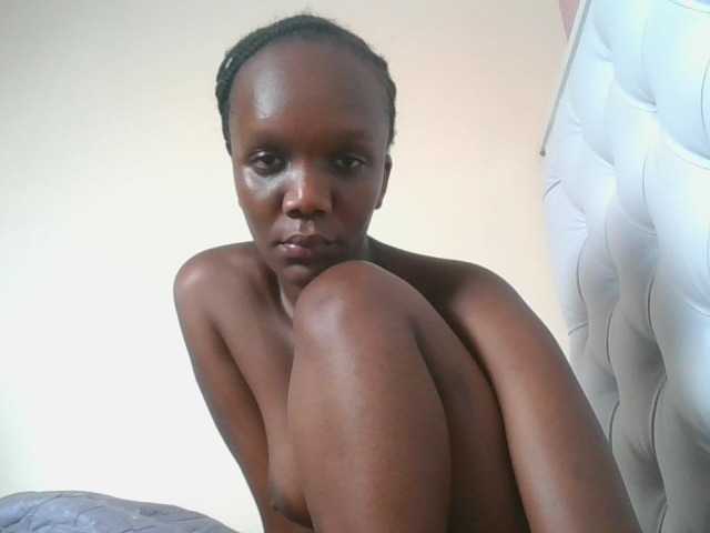Naughtypetite1 live cam preview