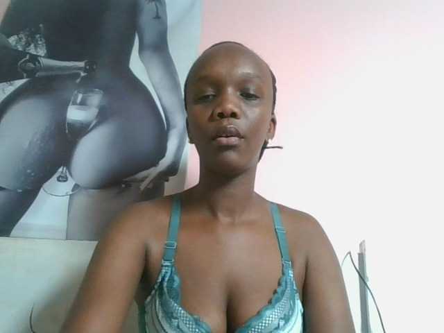 Naughtypetite1 live cam on BongaCams
