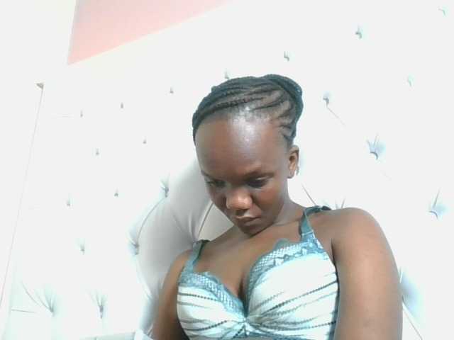 Naughtypetite1 live cam on BongaCams