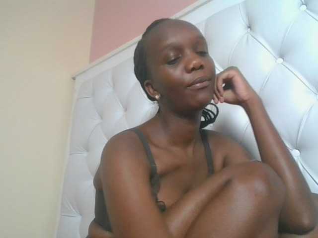 Naughtypetite1 live cam on BongaCams