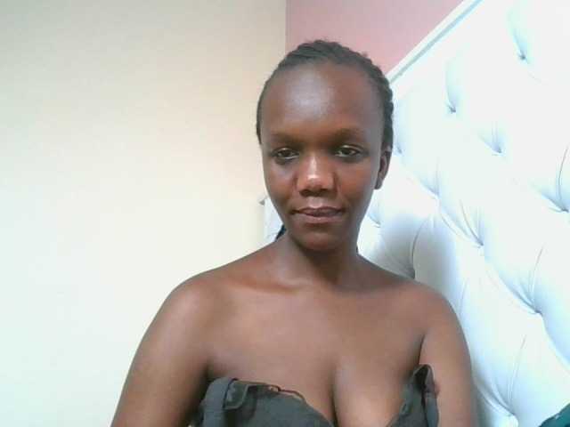 Naughtypetite1 live cam on BongaCams