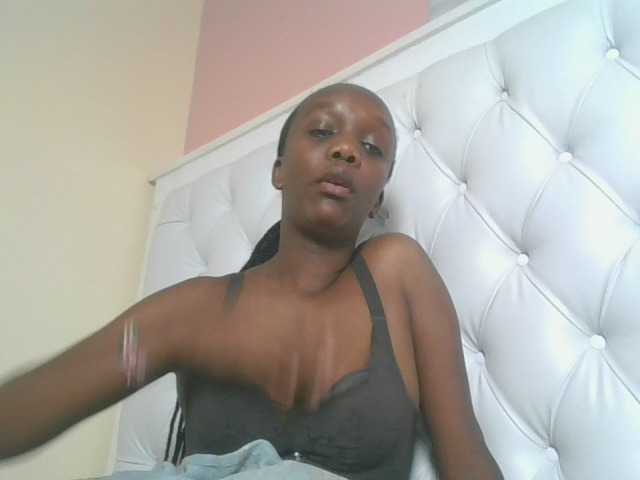 Naughtypetite1 live cam on BongaCams