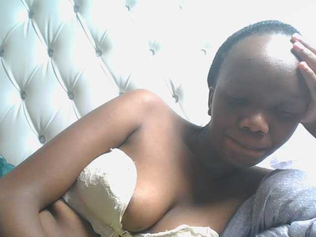 Naughtypetite1 live cam on BongaCams