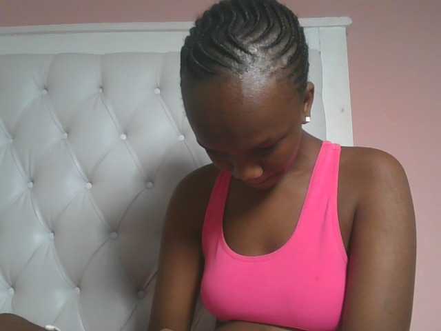 Naughtypetite1 live cam on BongaCams