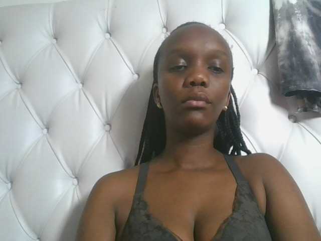 Naughtypetite1 live cam preview