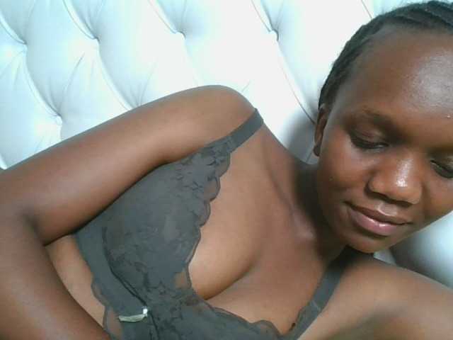 Naughtypetite1 live cam on BongaCams