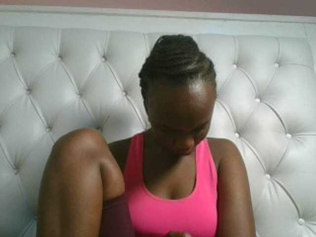 Naughtypetite1 live cam on BongaCams
