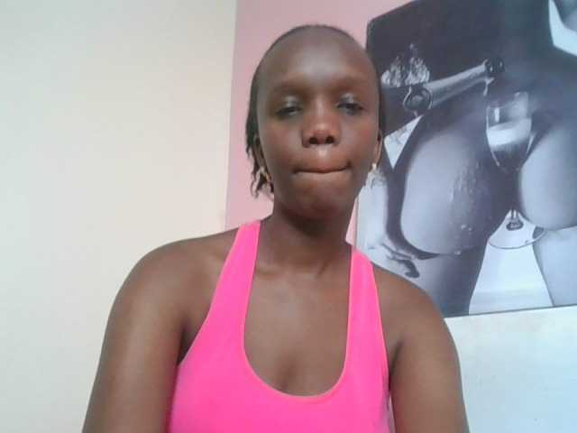 Naughtypetite1 live cam on BongaCams